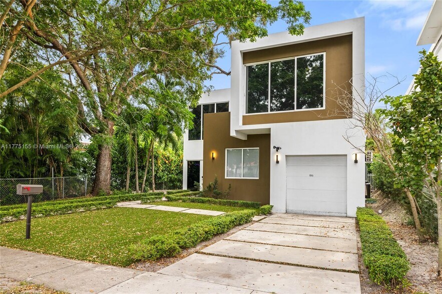 Building Photo - 1816 SW 23rd St
