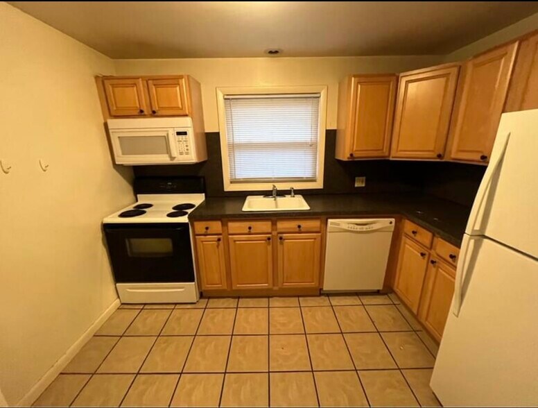 Primary Photo - 95 Barnett St