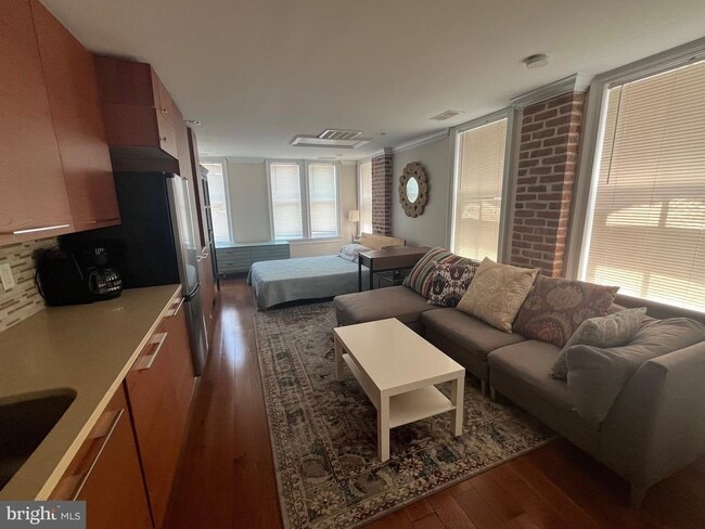 Building Photo - 109 S Columbus St