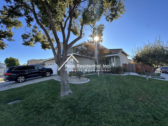 Primary Photo - Spacious 5bd/3ba Elk Grove Home with 3 Car...