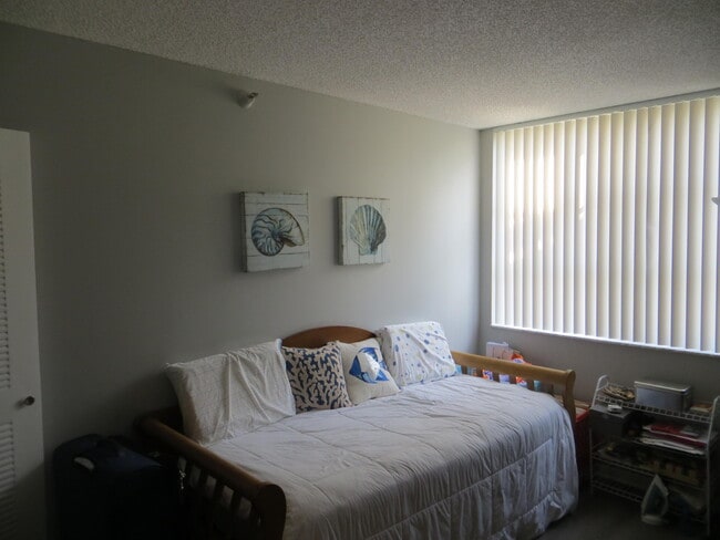 Building Photo - 123 Yacht Club Way