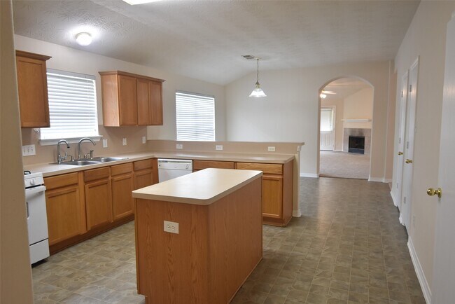 Building Photo - 21399 Forest Colony Dr