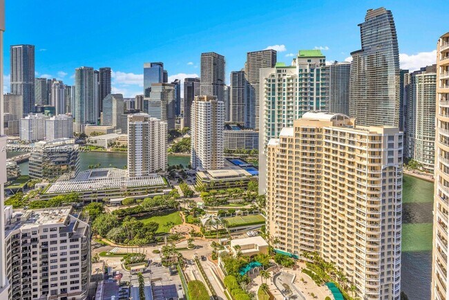 Building Photo - 808 Brickell Key Dr