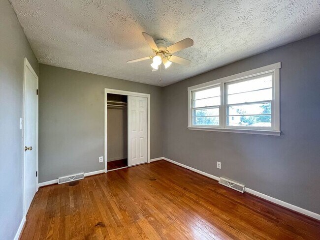 Building Photo - 58 Longview Rd