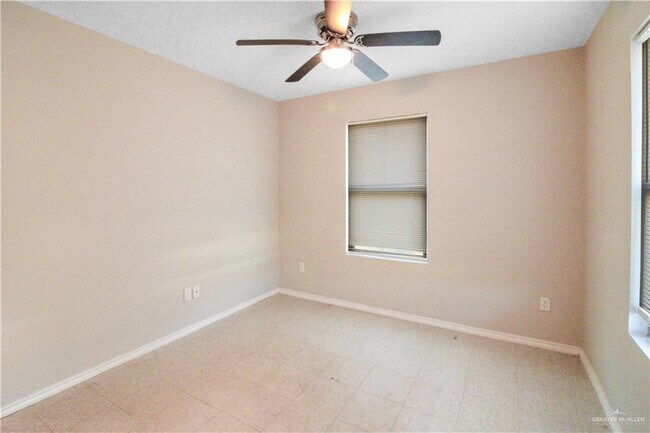 Building Photo - 2901 E de la Rosa Dr
