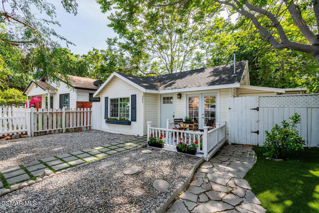 Building Photo - 2884 Crescent Way