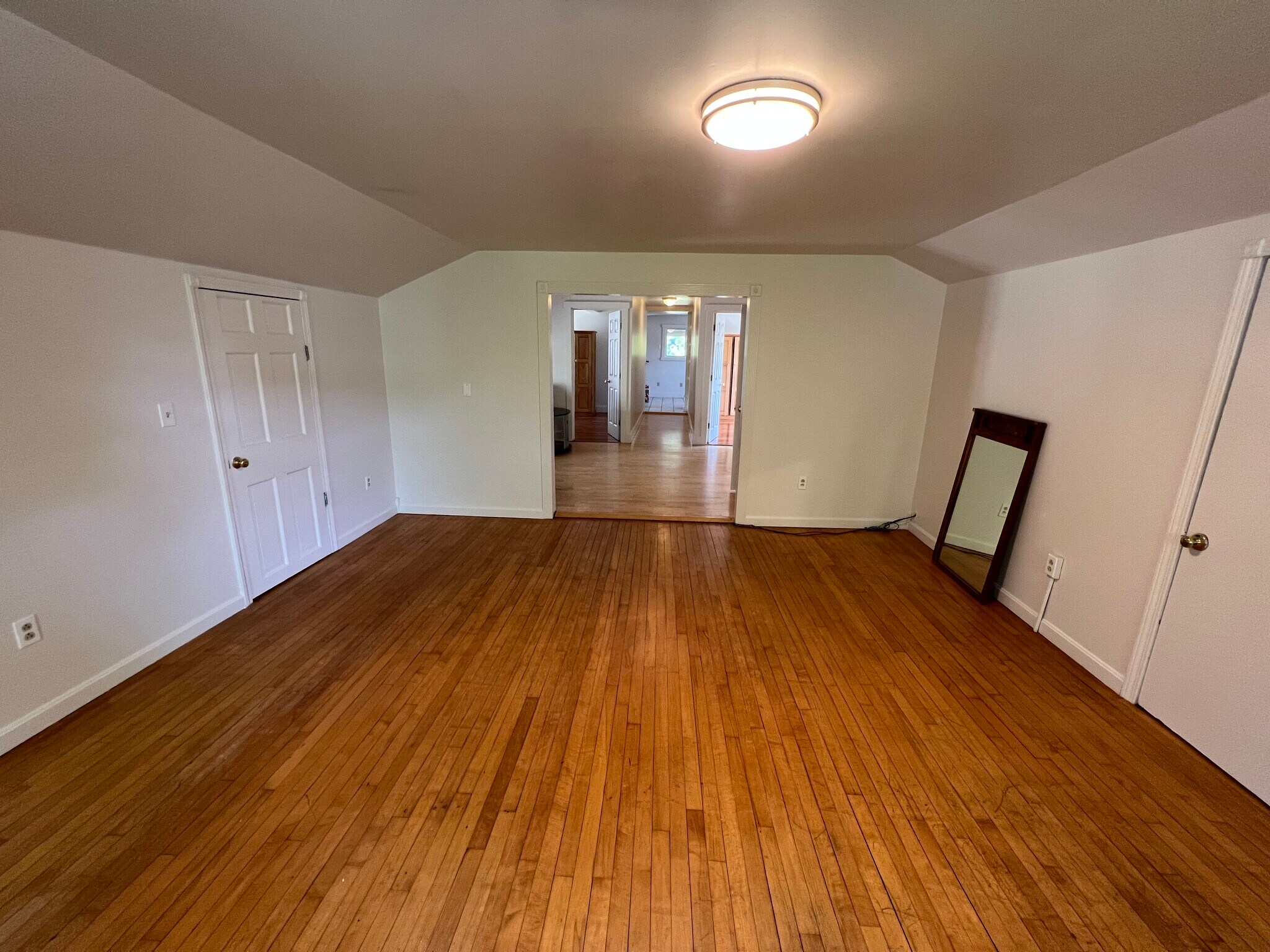 Building Photo - 196 Pine St