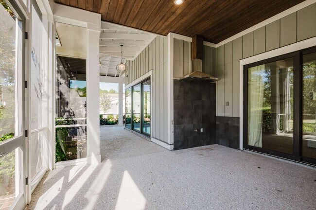 Building Photo - Stunning Custom Home in Palmetto Bluff