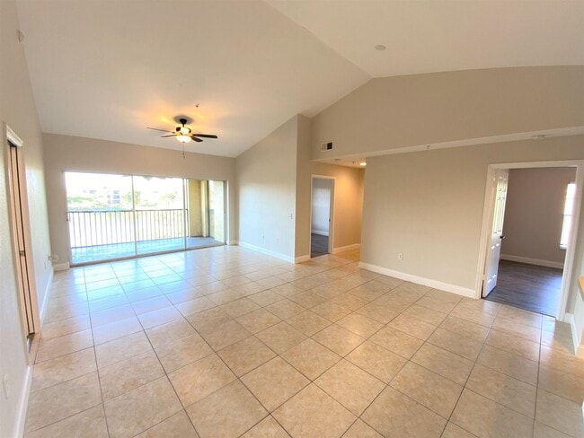Building Photo - ** FAIRWAY PRESERVE ** 3 BED / 2 BATH COND...