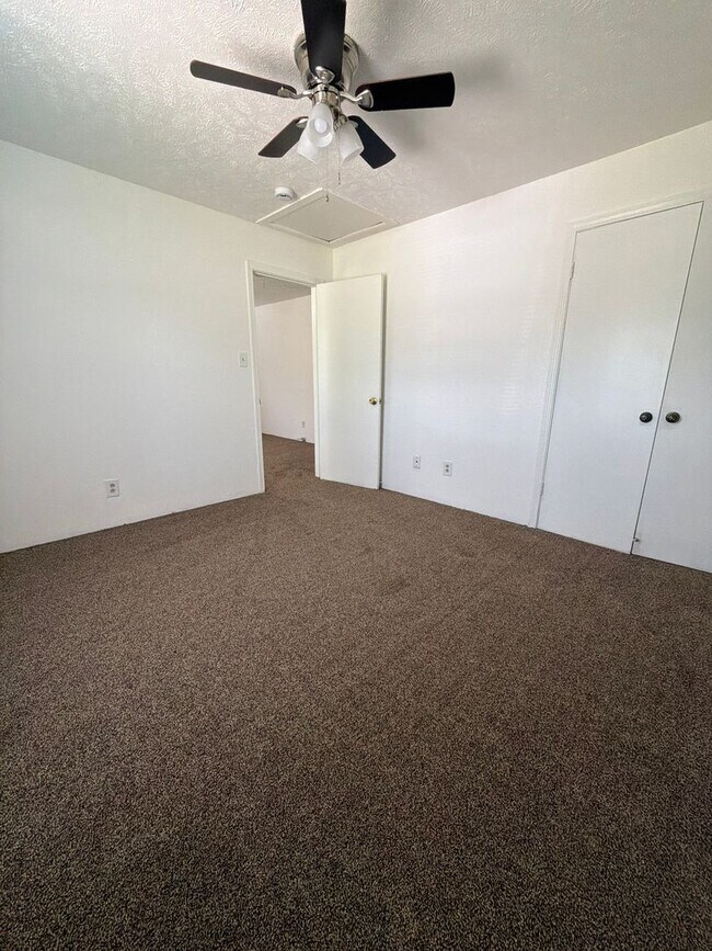 Building Photo - 39-39 Rushwood Dr