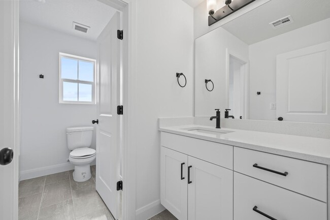 Building Photo - 646 Grn Mountain Dr