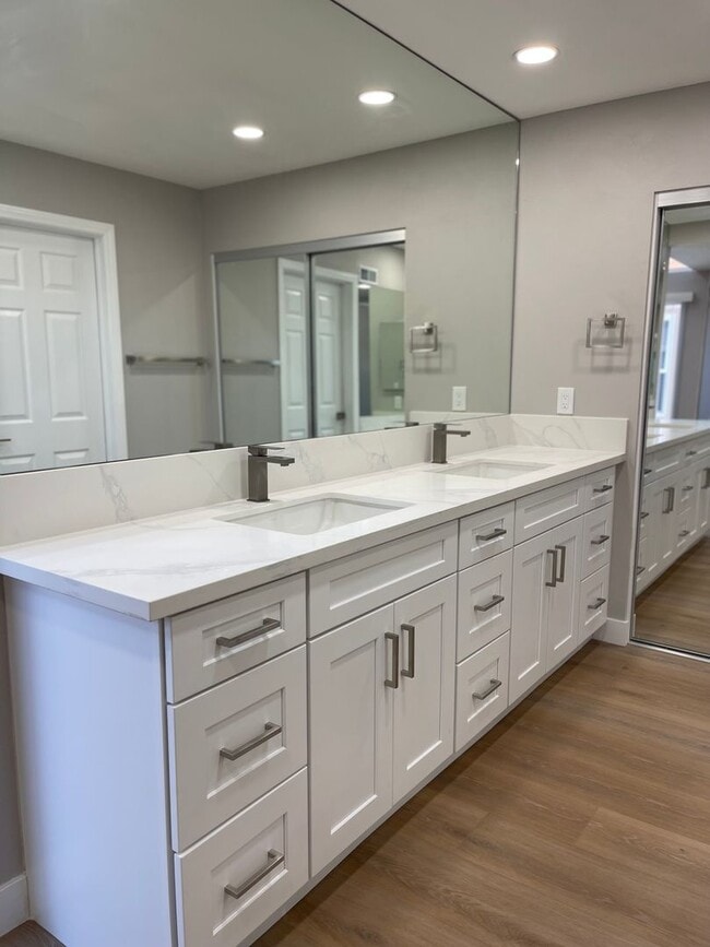 Building Photo - Remodeled Home in Irvine, Includes Attached 2 Car Garage