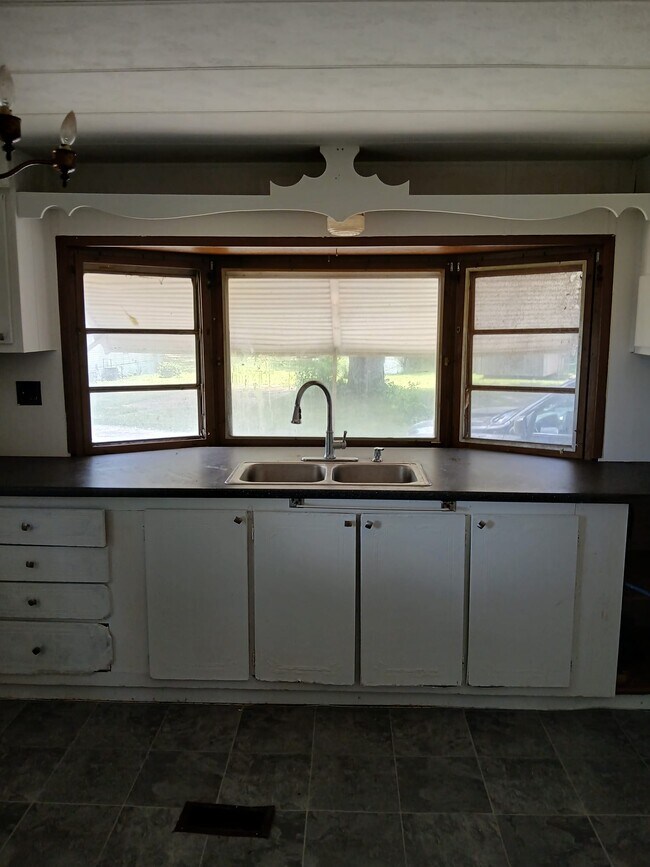 Building Photo - 19 Grand Cir