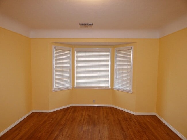 Building Photo - *Available NOW in Whittier!*