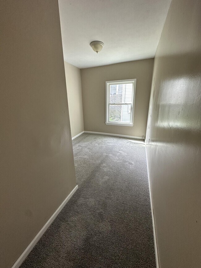 Building Photo - 108 Tower St