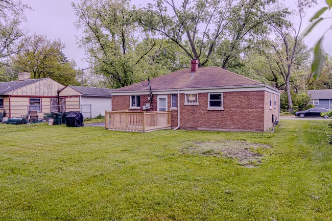Building Photo - 336 Manitowac St
