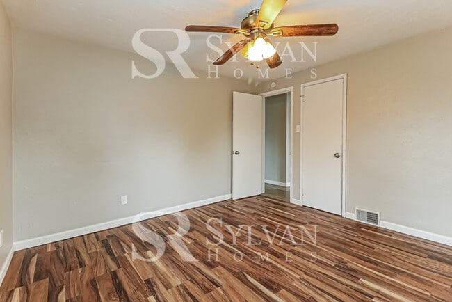 Building Photo - Adorable 3 BR, 2 BA Rancher!