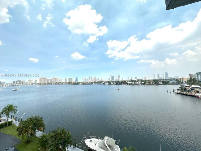 Building Photo - 16570 NE 26th Ave