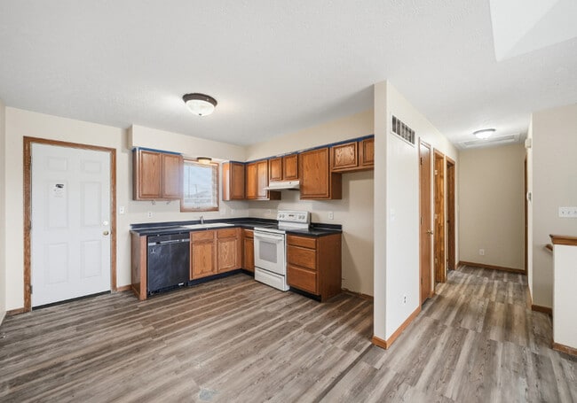 Building Photo - 1907 W Apricot Ln