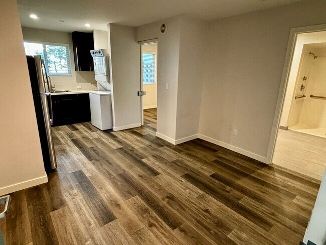 Building Photo - Remodeled 1 bed 1 bath Promotion!