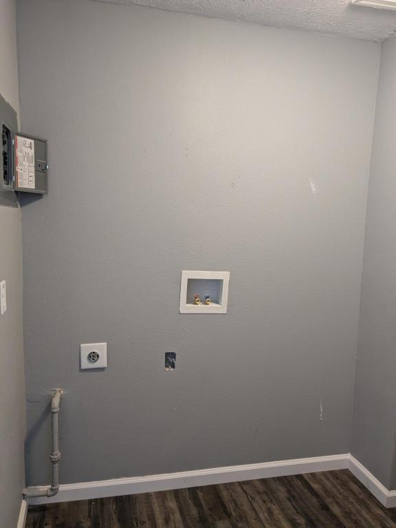 Building Photo - 910 E Elm St