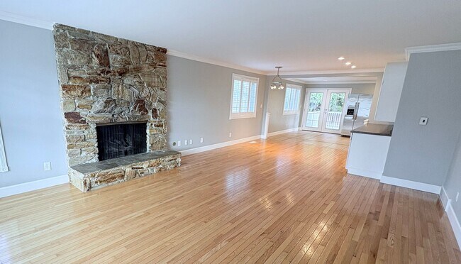 Building Photo - Charming 5-Bedroom Home in Prime Ballard Location!