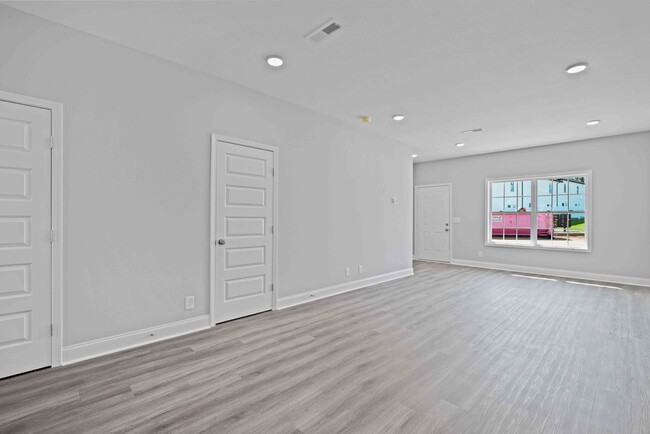 Building Photo - 15 Highland Blf Wy
