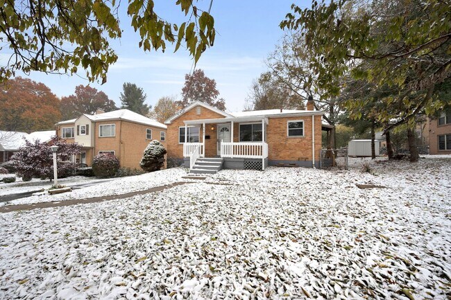 Building Photo - Green Twp- Cozy 2 Bed 1 Bath