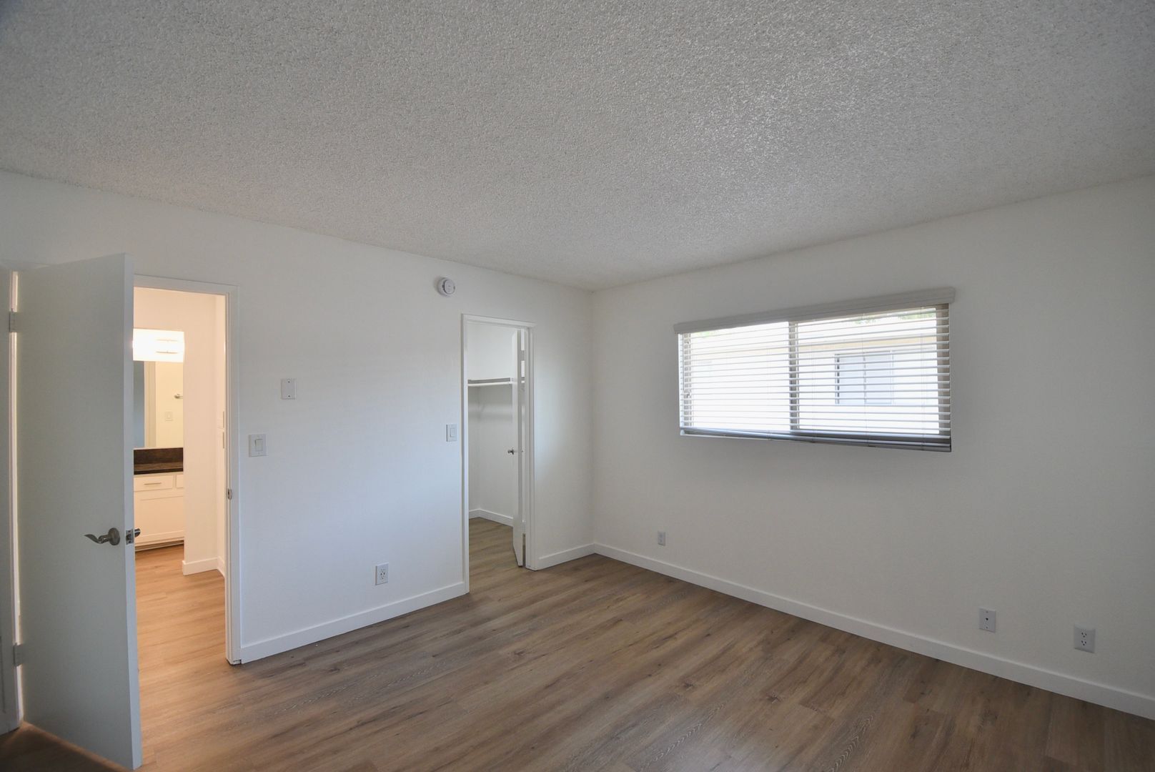 Building Photo - 6115 Whitsett Ave