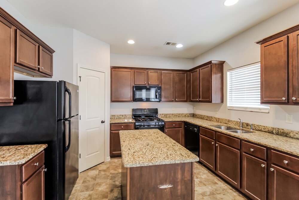 Building Photo - 909 Walking Stick Trail NE