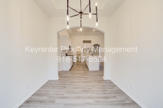 Building Photo - 4 BEDROOM CAPITAL HOME IN SAND SPRINGS!!!