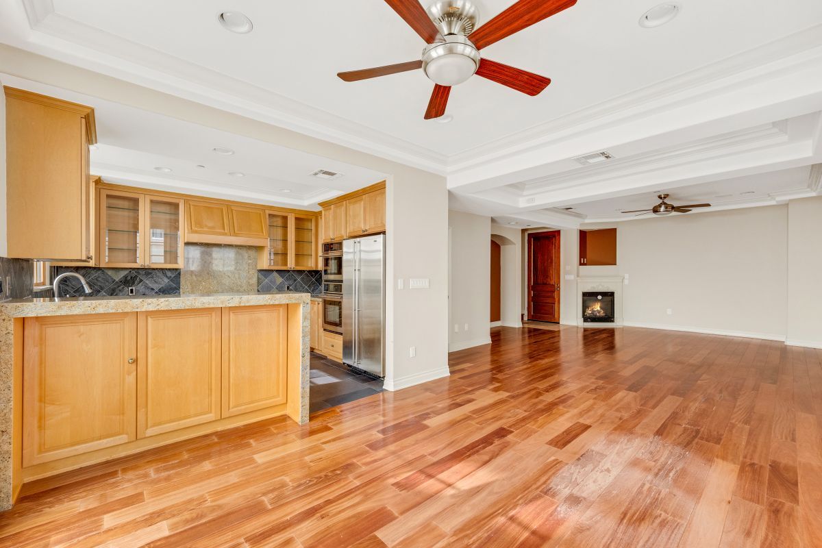 Building Photo - 985 N Michillinda Ave