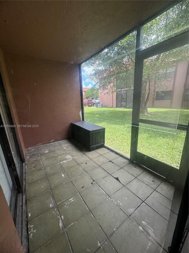 Building Photo - 2705 W 64th Pl