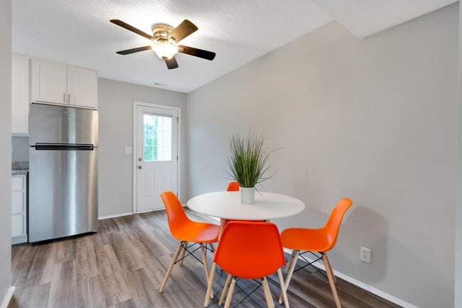 Building Photo - Two bedroom townhome, bath and half with washer and dryer connections