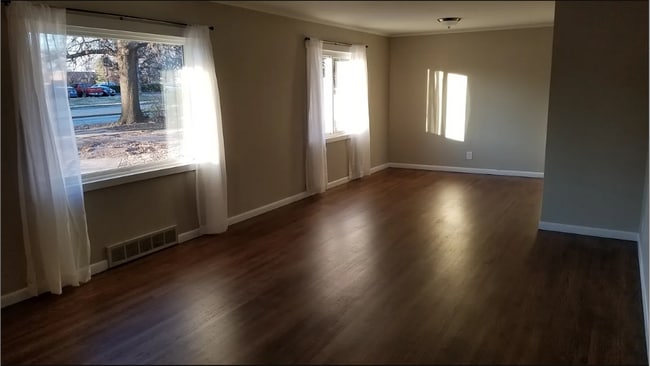 Building Photo - Beautiful Fully Remodeled 3 bedroom