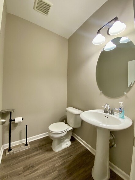 Building Photo - 209 Biraj Ct