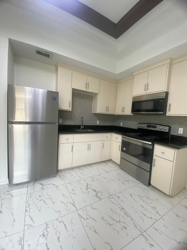Building Photo - 2702 Larkspur Ave