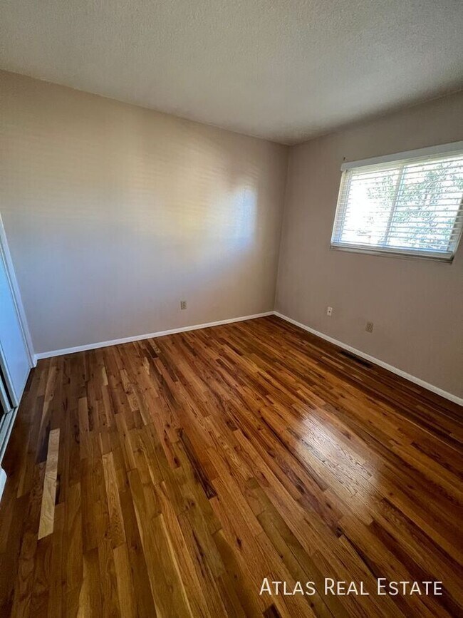 Building Photo - 3914 Encino St