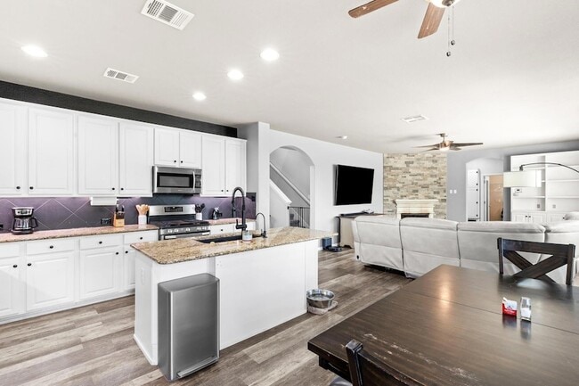 Building Photo - 227 Sandstone Trail