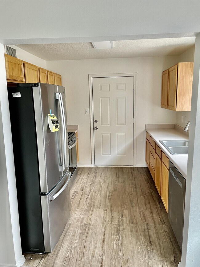 Building Photo - 11040 Vistazo Pl SE