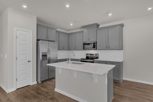 Building Photo - 3 bed/2.5 bath townhome in Tulip Hills wit...