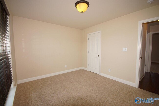 Building Photo - 115 Swan Pond Dr