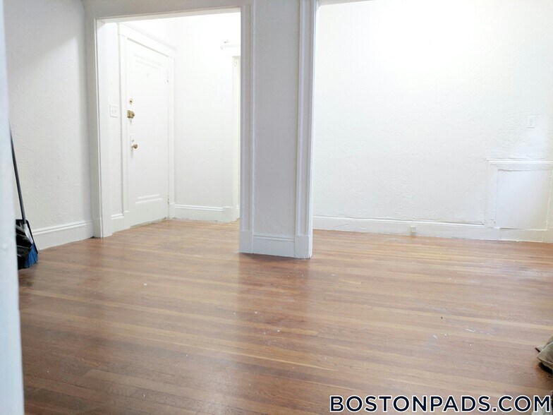 Building Photo - 1167 Boylston St