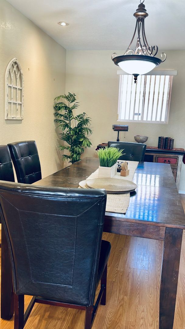 Building Photo - Fully furnished Rental Available Now