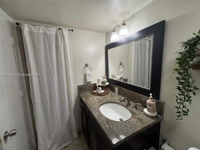 Building Photo - 7208 Fairway Dr