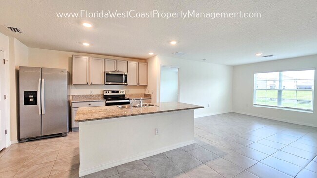 Building Photo - LOVELY 3 BEDROOM HOME WITHIN SILVERSTONE N...