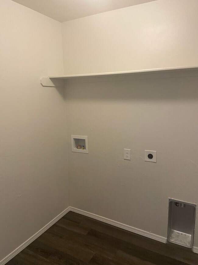 Building Photo - *Pre-leasing* Three Bedroom | Two Bathroom...