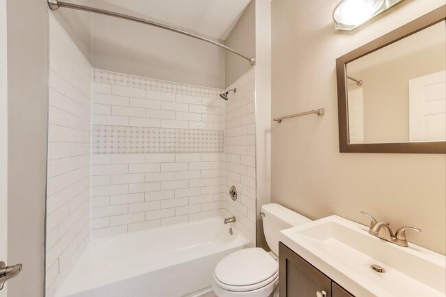 Building Photo - 737 E 50th St