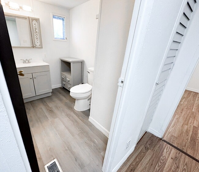 Building Photo - "Cozy 2-Bedroom Retreat in Haines City - P...