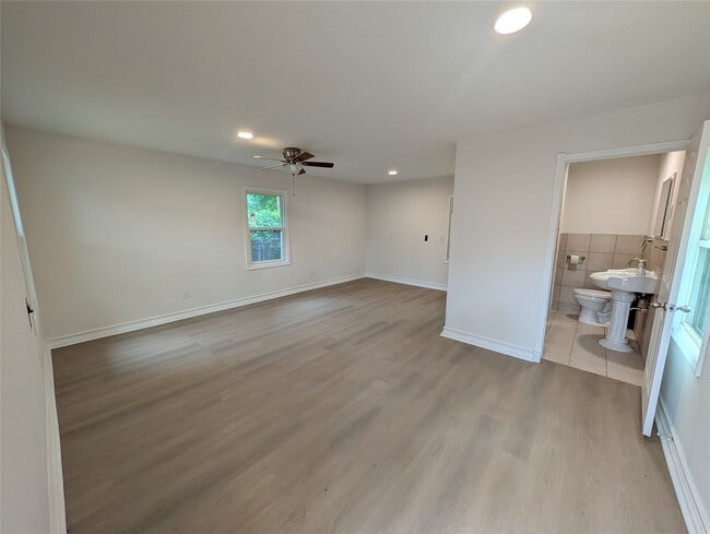 Building Photo - 4110 Ella Blvd